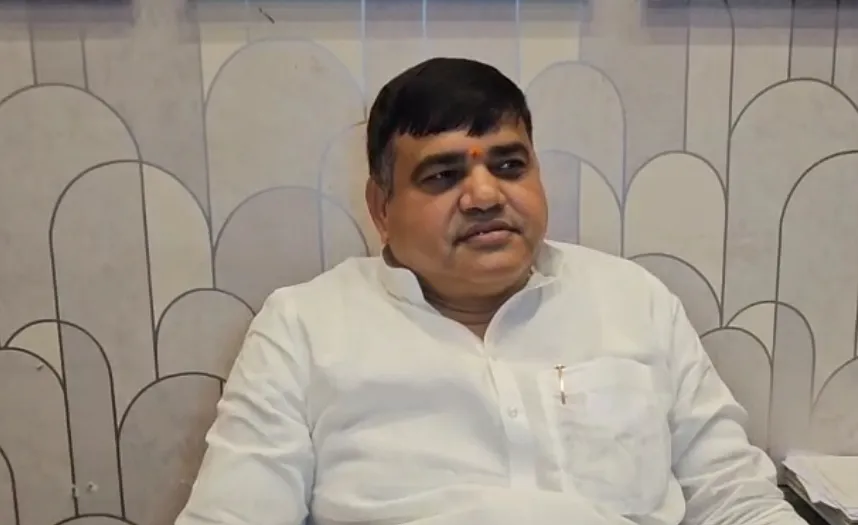क्या संविधान से 'समाजवादी' और 'धर्मनिरपेक्ष' शब्दों को हटने देंगे : शक्ति सिंह यादव?