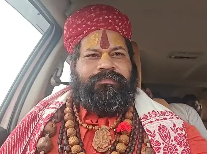क्या सपा ने बार-बार सनातन का अपमान करने का ठेका ले रखा है? : महंत राजू दास