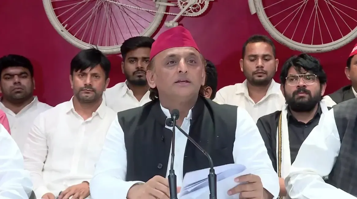 क्या सरकार ने नौजवानों की जिंदगी को अंधकार में धकेल दिया है? : अखिलेश यादव