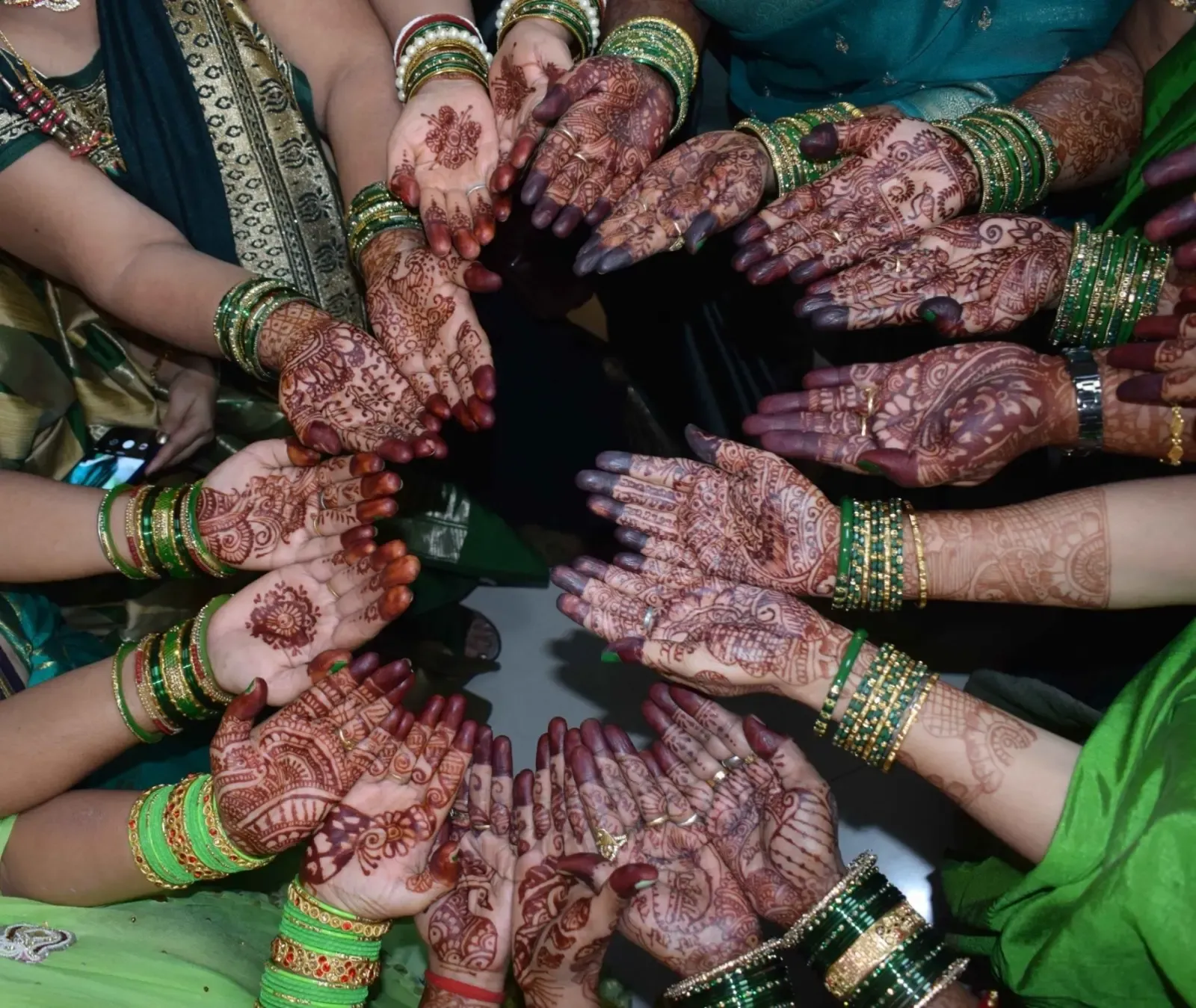 सावन में मेहंदी लगाने का क्या महत्व है? सुहाग और सेहत से जुड़ा है खास रिश्ता