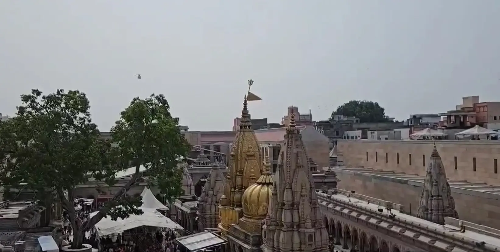 क्या सावन शिवरात्रि पर सीएम योगी आदित्यनाथ के निर्देश पर वाराणसी में श्रद्धालुओं पर पुष्पवर्षा हुई?