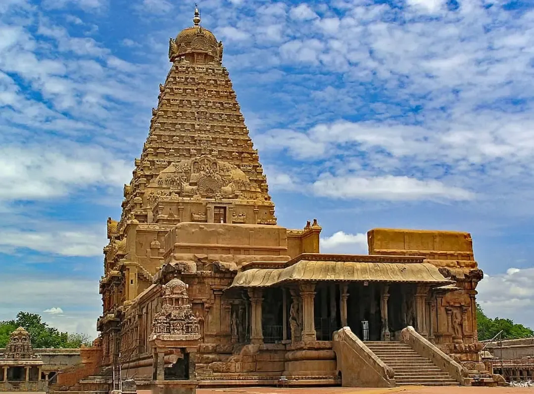 क्या 80 टन का शिखर और नींव नहीं, कई भूकंप झेल चुके 1000 वर्ष पुराने इस शिव मंदिर की खासियत है?
