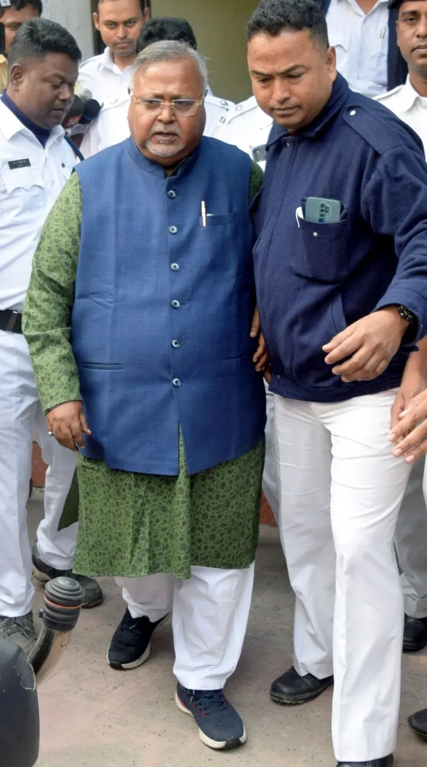 Supreme Court Postpones Hearing on Partha Chatterjee's Bail Application in School Job Scam Case