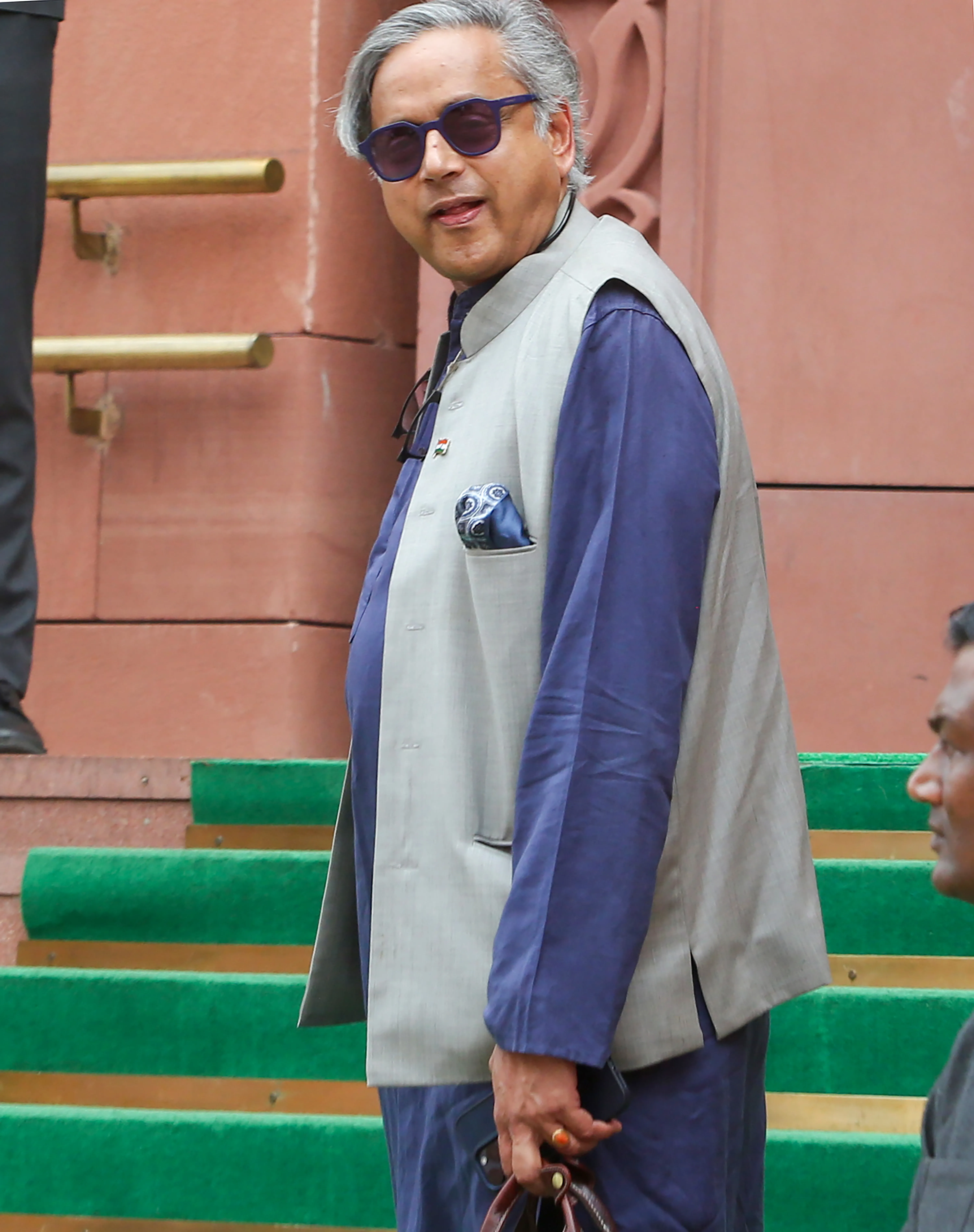 Did the SC Extend Stay on Defamation Case Against Tharoor for His 'Scorpion' Comment?