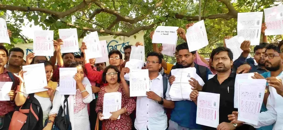 Hunger Strike by Job Losers Protests in Front of WBSSC