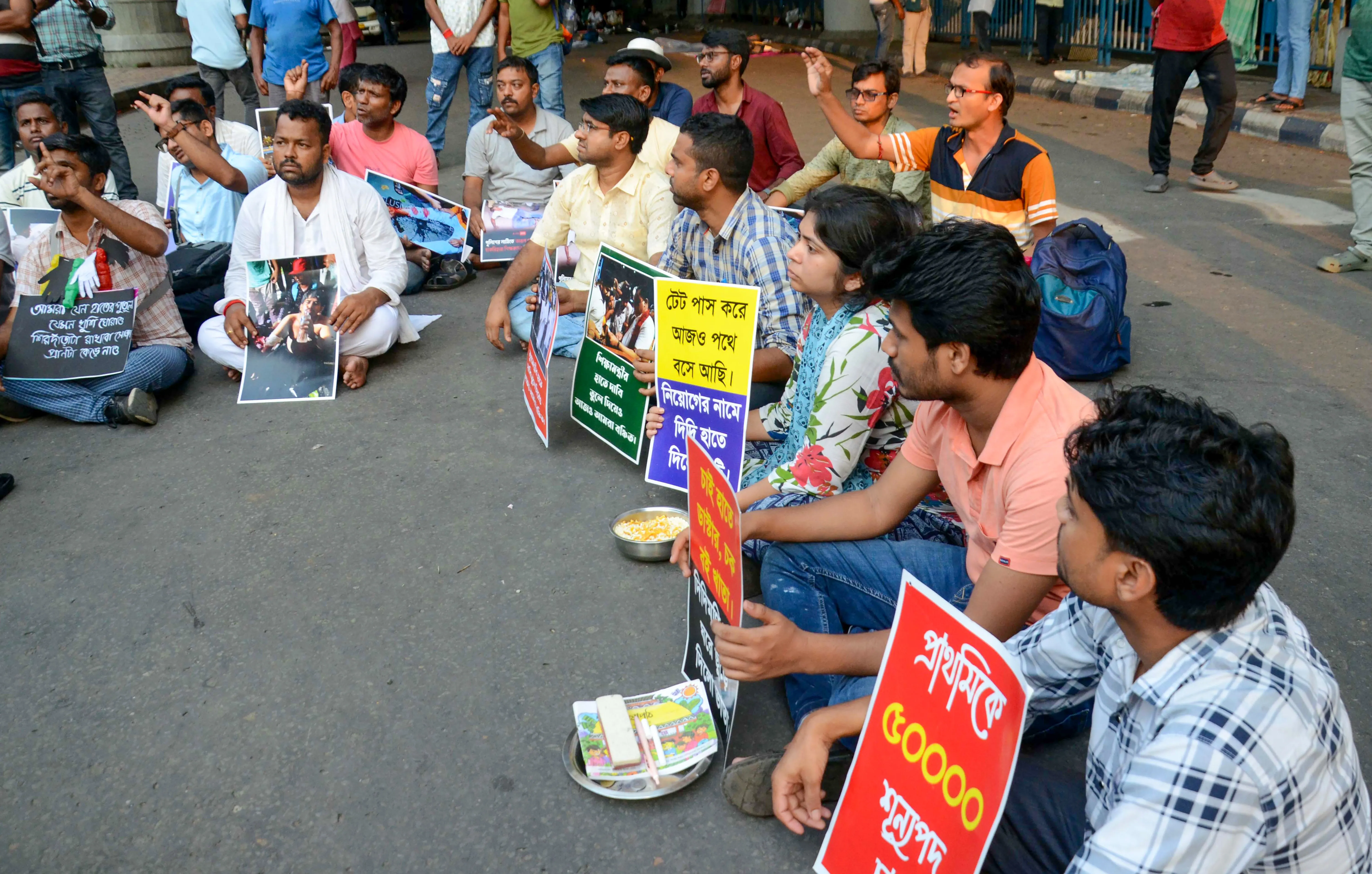 Why is the Calcutta HC Directing the Bengal Government on Teachers' Protests?
