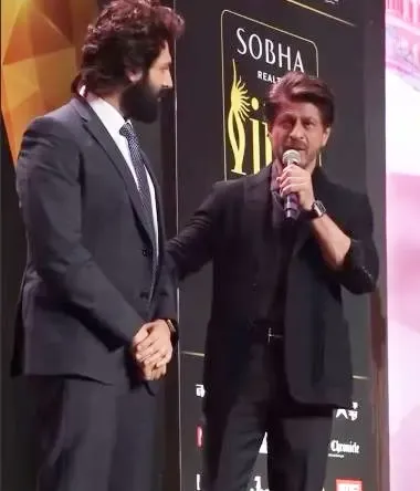 Shah Rukh Khan Hands Over IIFA Hosting Role to Kartik Aaryan