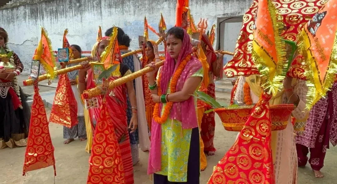 क्या शाहजहांपुर कारागार में बंदियों ने कांवड़ यात्रा निकाली? ब्रिटिश महिला भी हुई शामिल!