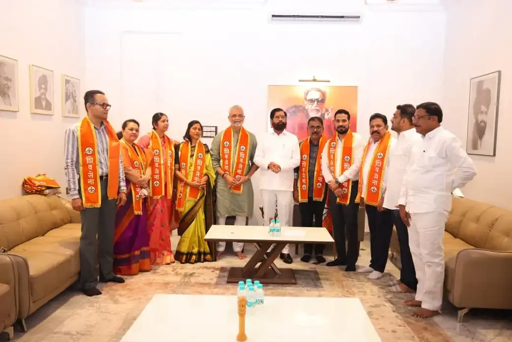 Is Sharad Pawar's NCP Facing Setbacks with 7 Former Thane Corporators Joining Shinde Sena?