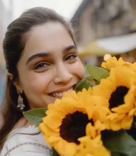 Sharvari Spreads Joy at Dadar Flower Market with Photographer Sutej Pannu