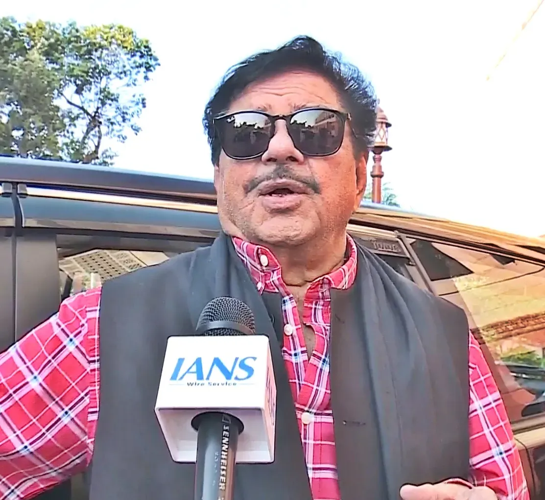 Shatrughan Sinha Calls for Careful Approach to Violence in Sambhal and Minority Issues in Bangladesh