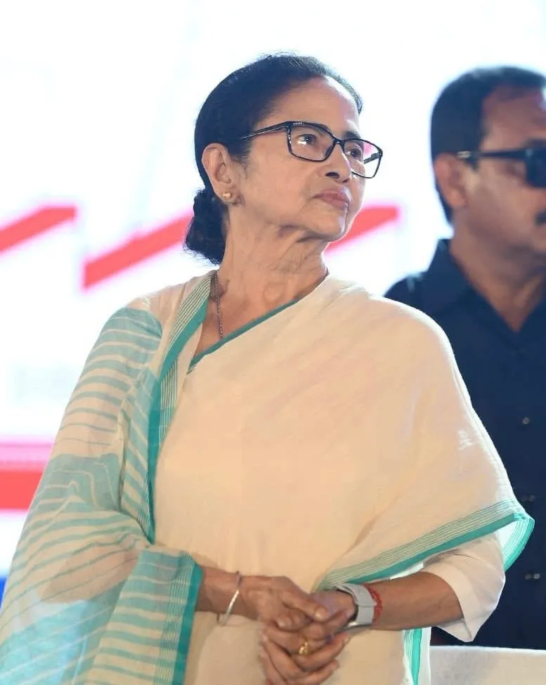 Why Did CM Banerjee Delay Her Visit to Murshidabad Amid Violence?