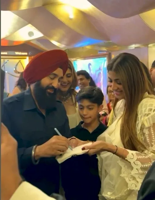 Did Shilpa Shetty Just Get Her First Autograph from Raj Kundra?