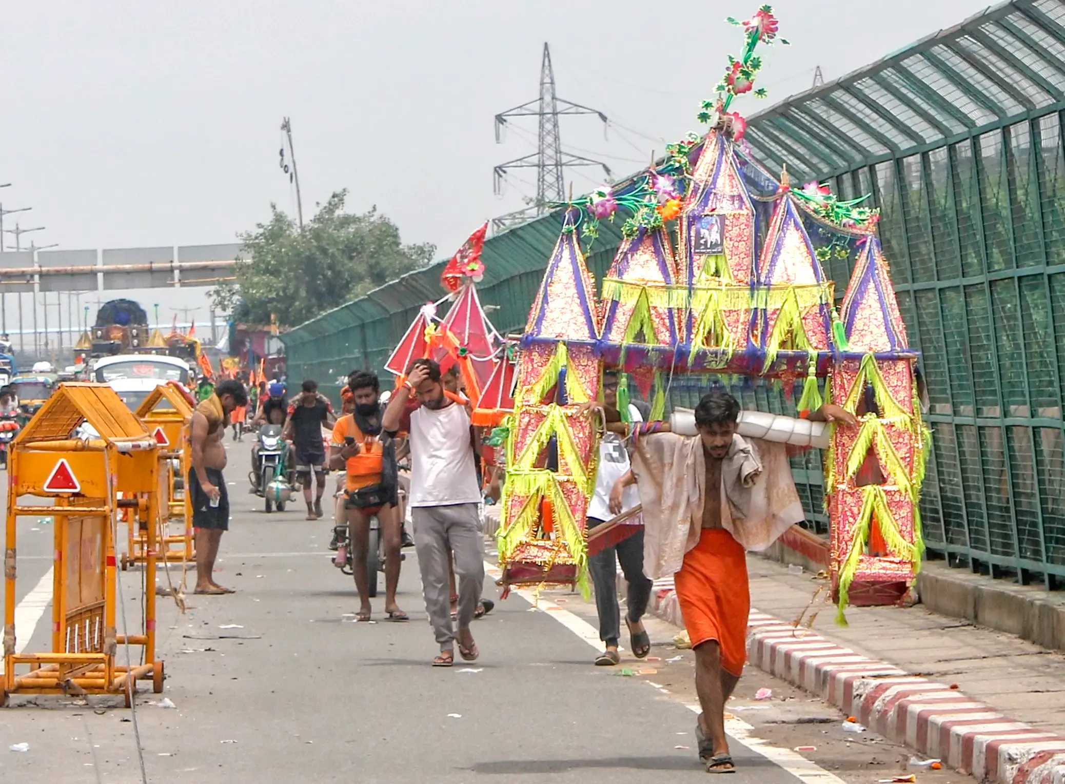 क्या श्रावण मास कांवड़ यात्रा के लिए गौतमबुद्धनगर में सुरक्षा और सुविधाओं के पर्याप्त इंतजाम किए गए हैं?
