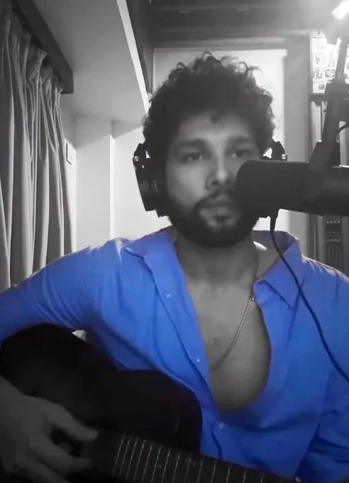 Did Siddhant Chaturvedi Create a Poetic Sunday with His Rendition of Shailendra's 'Kal hamara hain'?