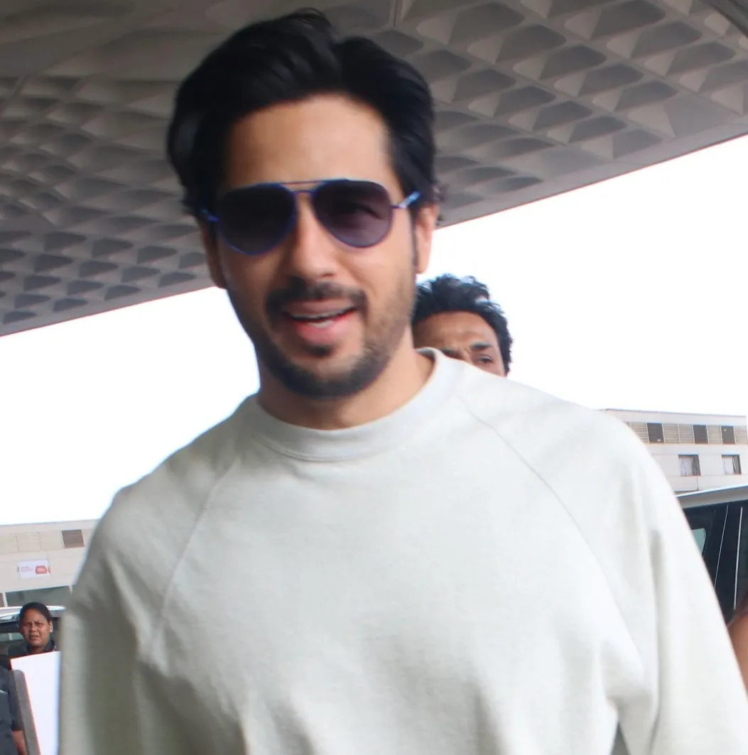 How Does Sidharth Malhotra Show Gratitude to India’s Heroes?
