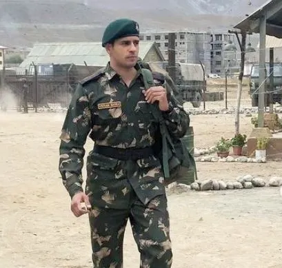 How Does Sidharth Malhotra Remember Captain Vikram Batra on His Martyrdom?