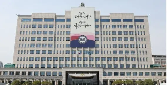 High-Ranking Aides of President Yoon in South Korea Tender Resignations Following Martial Law Controversy
