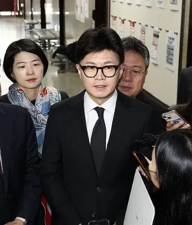 South Korea: Ruling Party Chief Declares Early Resignation of President Yoon Inevitable