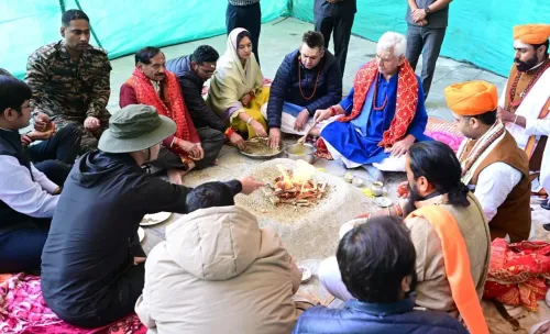 Anantnag: Lieutenant Governor Manoj Sinha pays respect to Baba Barfani