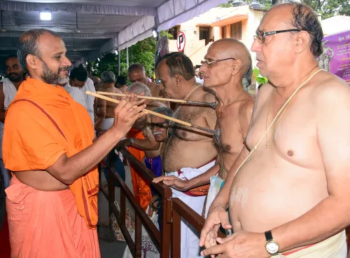 Bengaluru: Participants Engage in the Tapta Mudra Dharana Ceremony