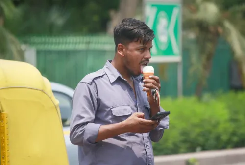 Scorching Heatwave Sweeps Through New Delhi