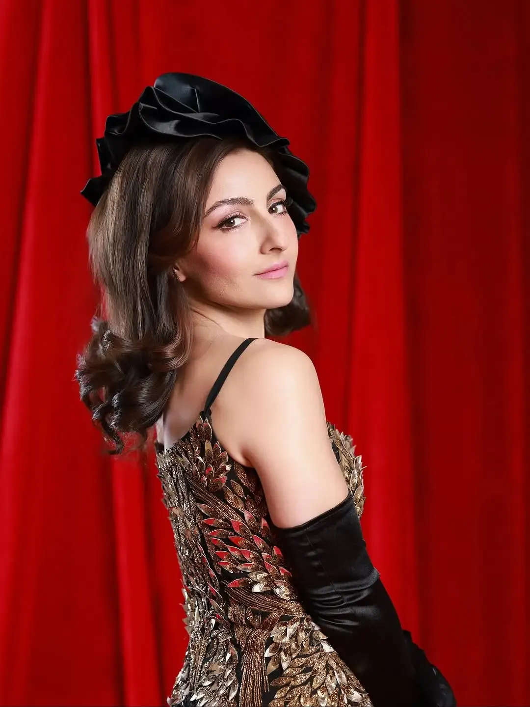 Is Soha Ali Khan the New Face of Vintage Elegance in Bollywood?