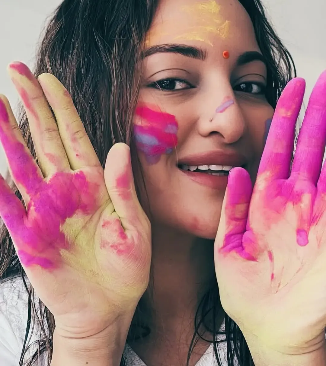 Sonakshi Sinha Marks Holi Festivities Without Zaheer Iqbal