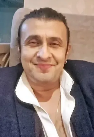 Sonu Nigam Urges Politicians to Refrain from Attending Shows if They Must Depart Early