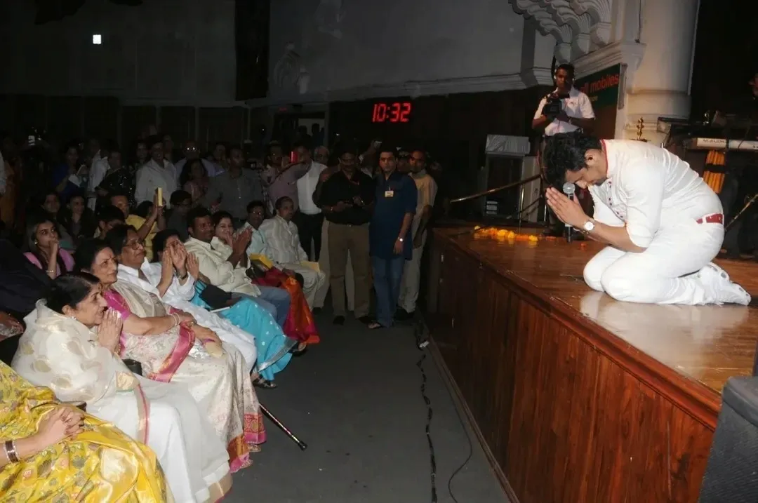 What Emotional Support Did Sonu Nigam Receive from Lata Mangeshkar?