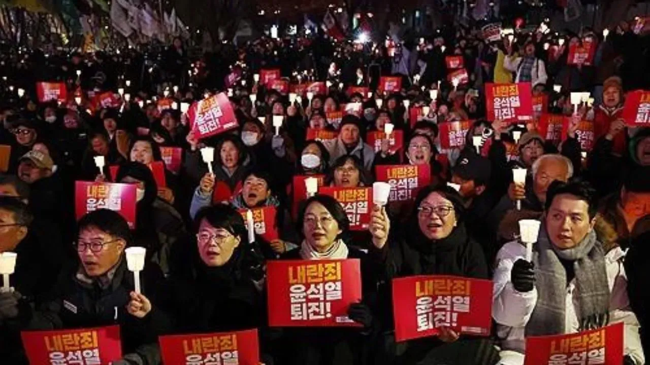 Nationwide Candlelight Protests Erupt Against President Yoon in South Korea