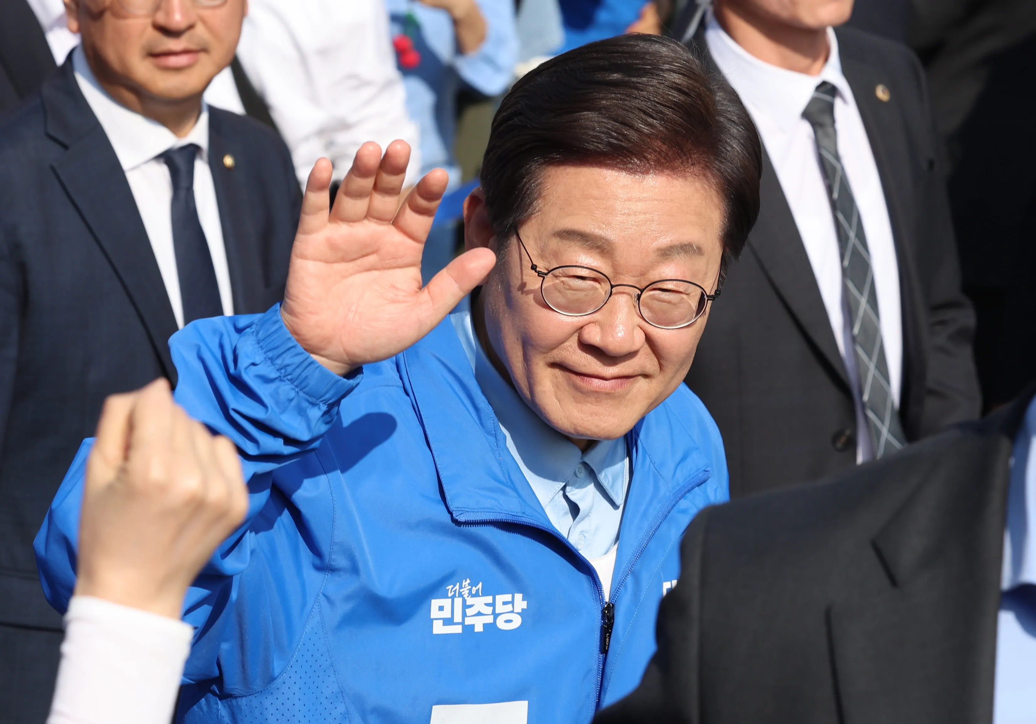 Did South Korea's DP Candidate Lee Misuse Public Funds?