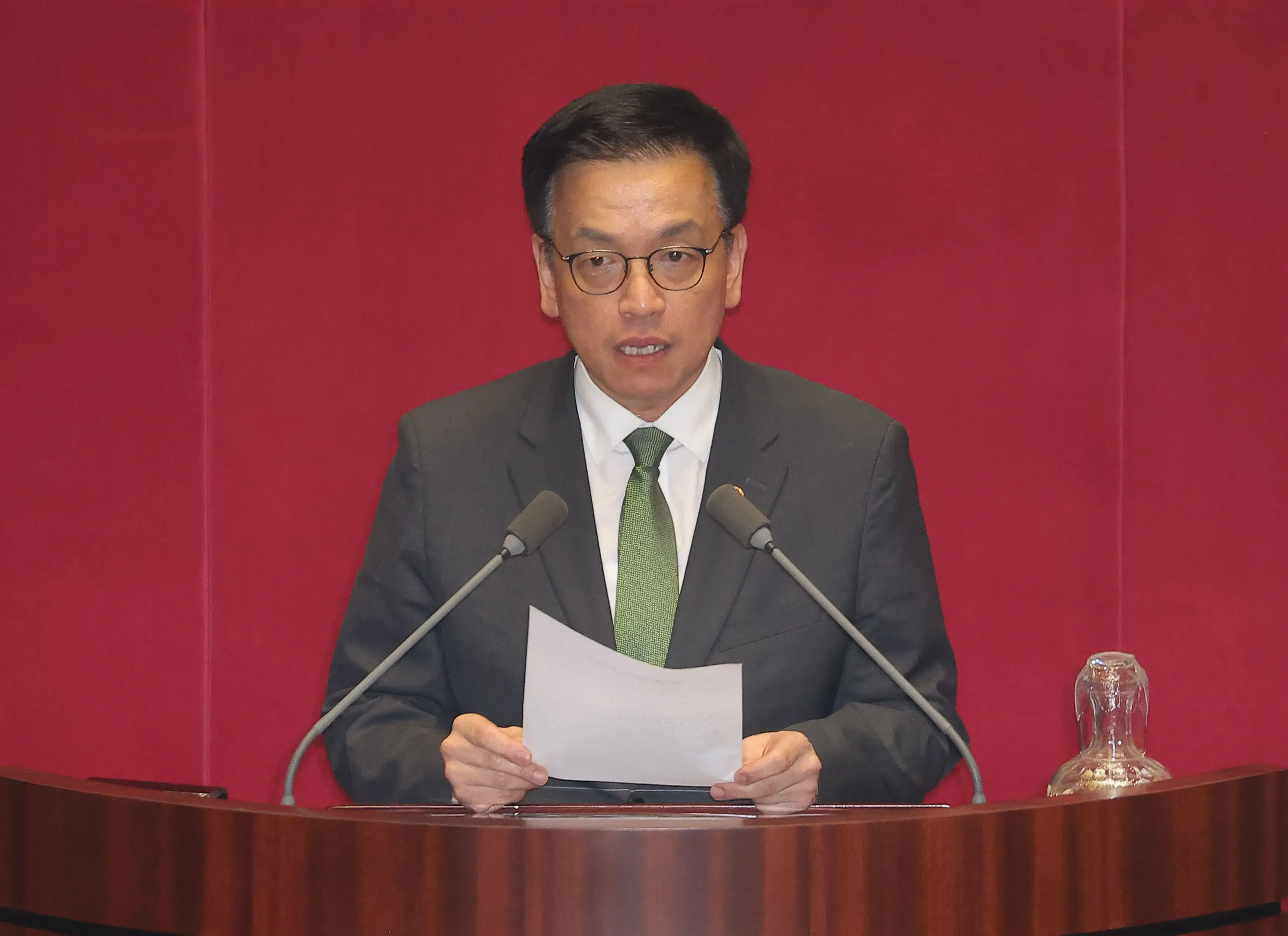 Why Did South Korea's Finance Minister Choi Resign?