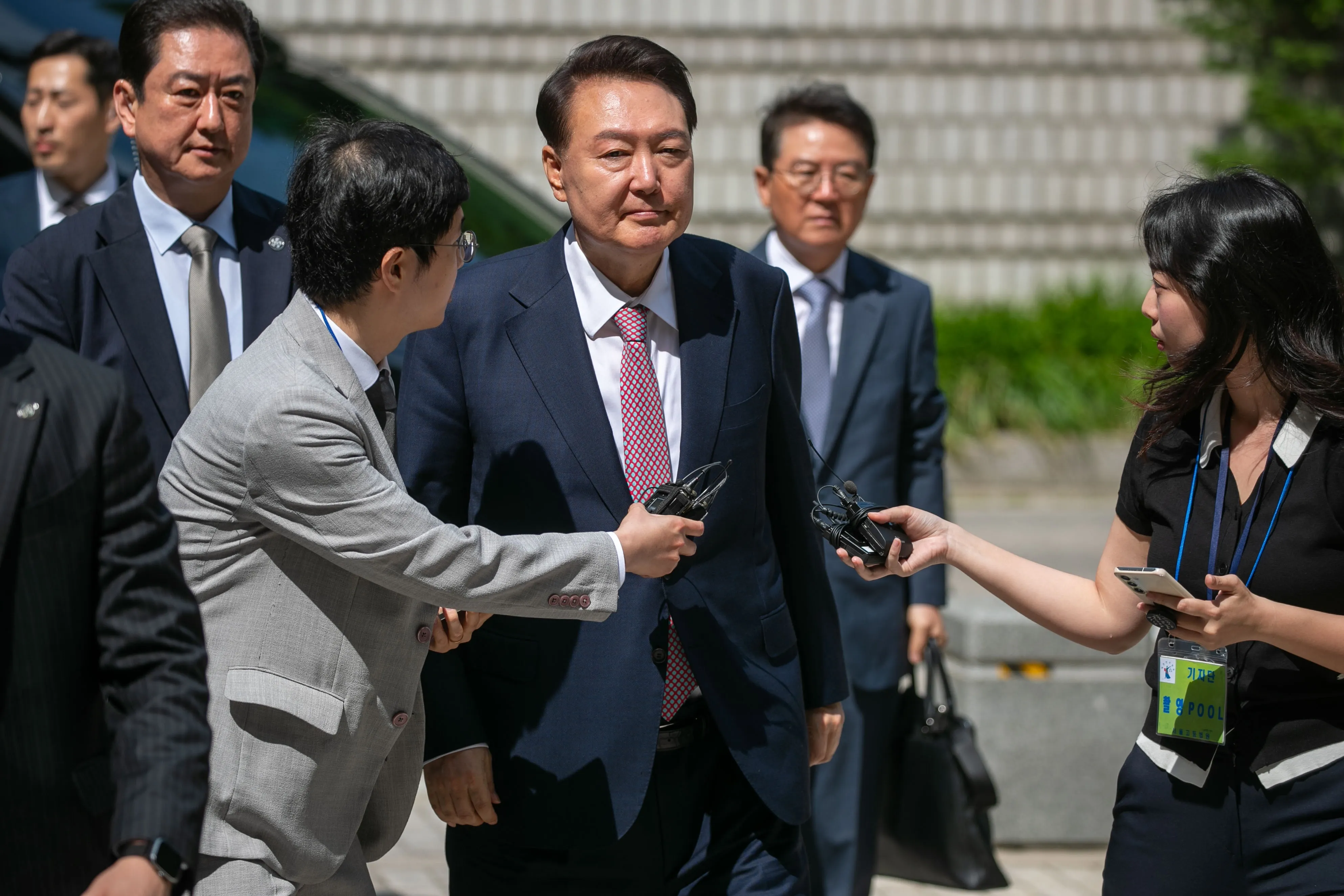 Will Former President Yoon Suk Yeol Face Police Questioning Over Martial Law Investigation?