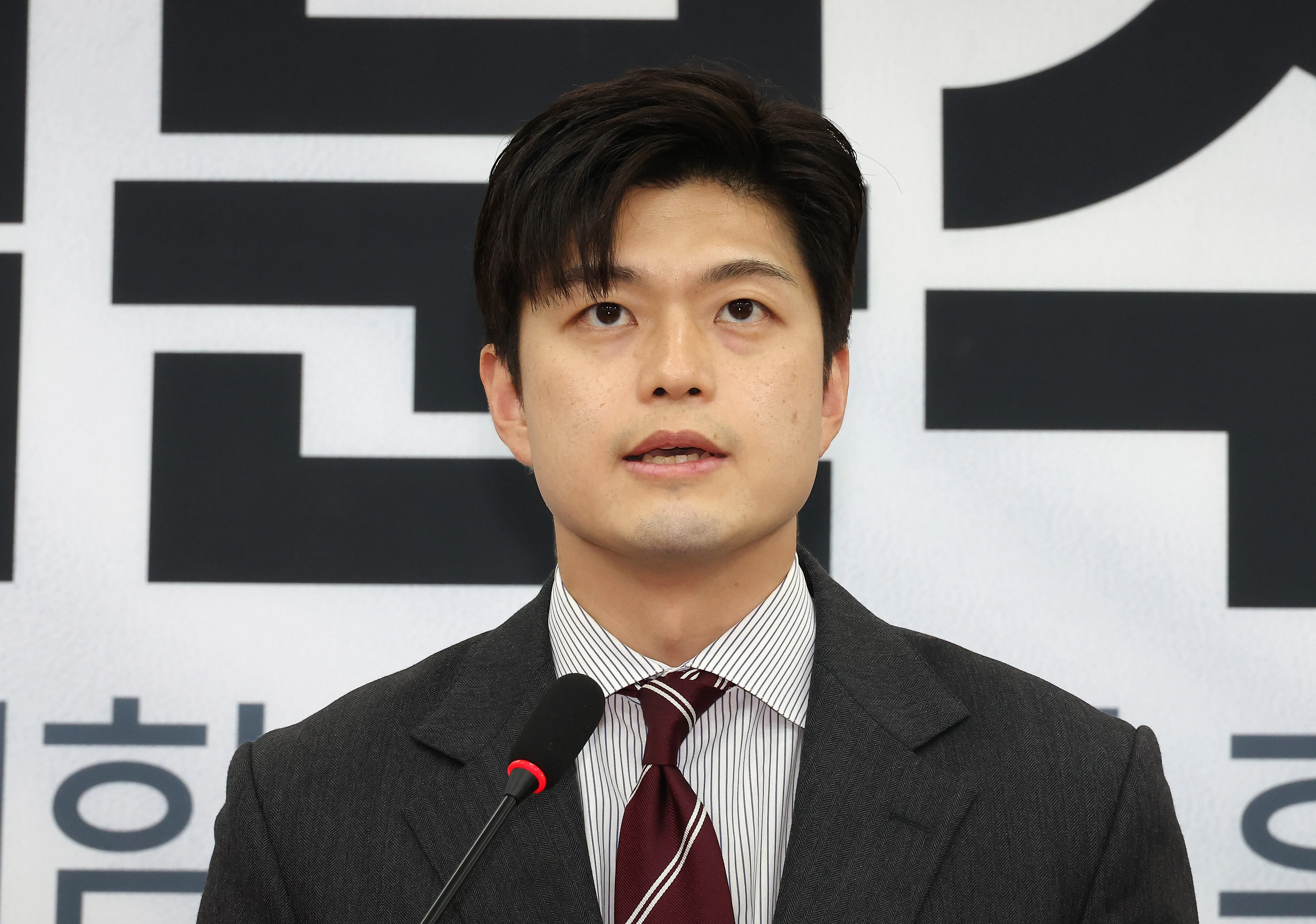 Why is the People Power Party Apologizing for Kim Keon Hee's Actions?