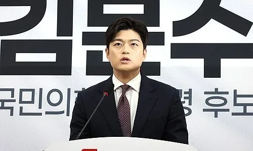 Should Former President Yoon Leave the PPP?