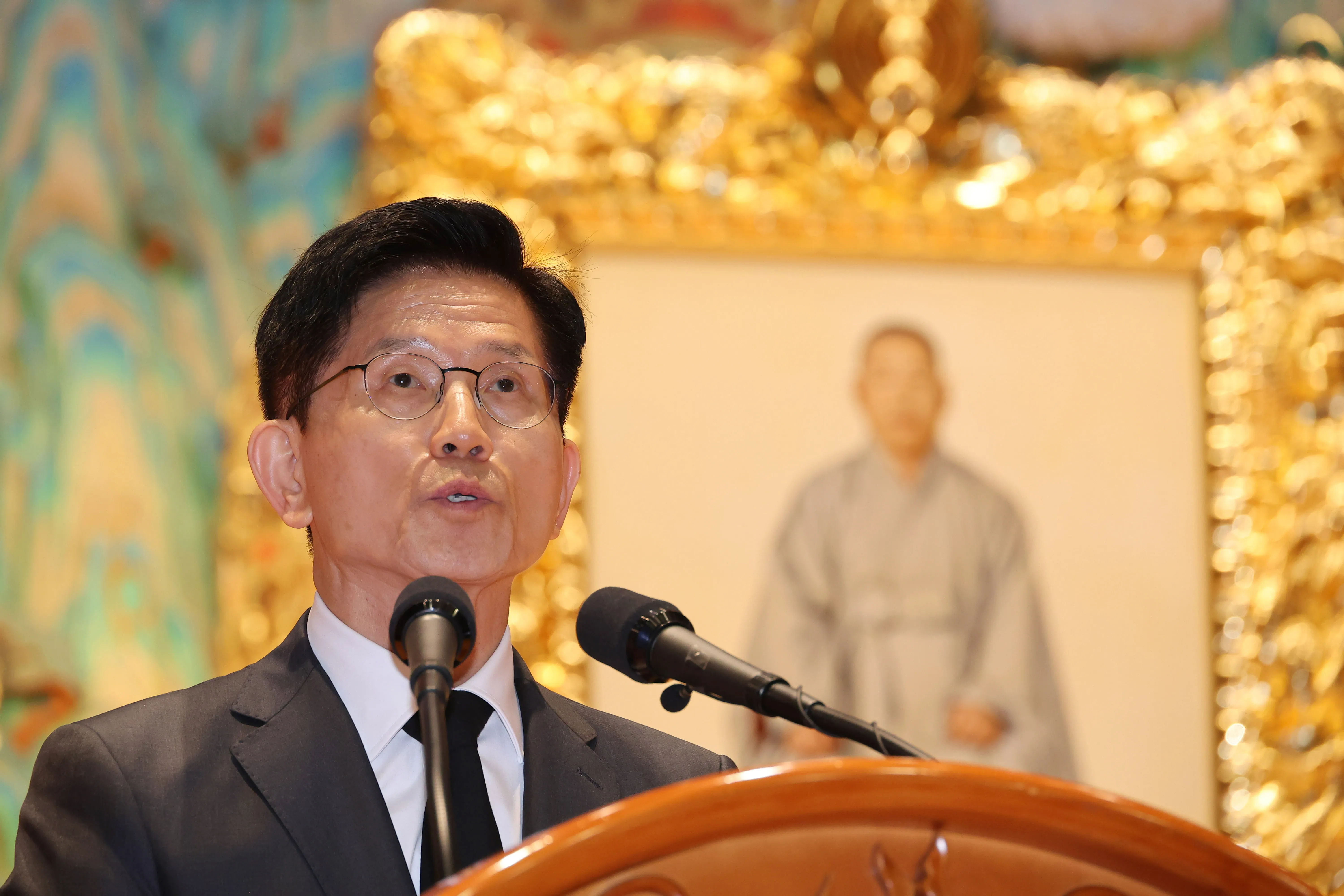 Will South Korea's PPP Candidate Kim Meet Former President Park Before the Election?
