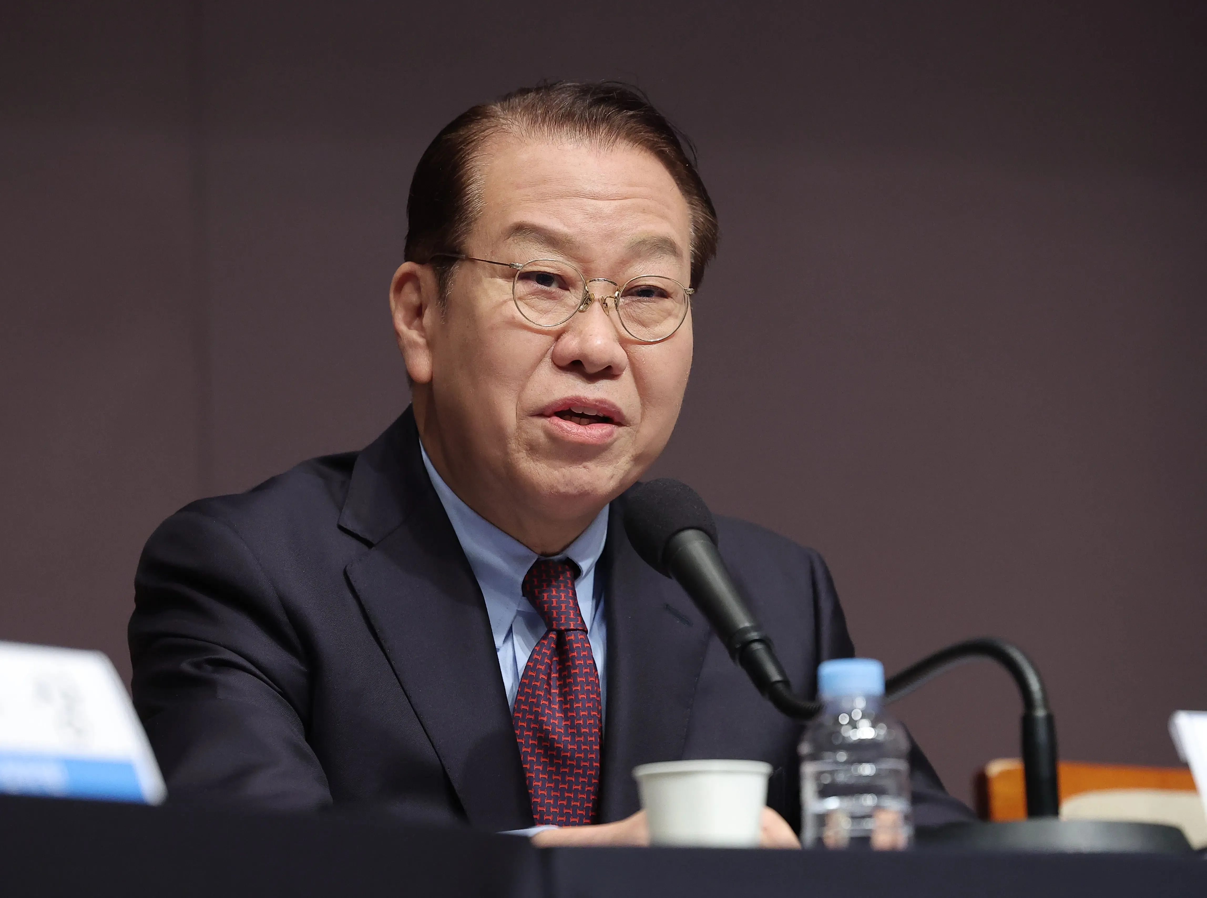 South Korea: Ruling Party Leader Refutes Resignation Speculation Surrounding Yoon Ahead of Impeachment Decision