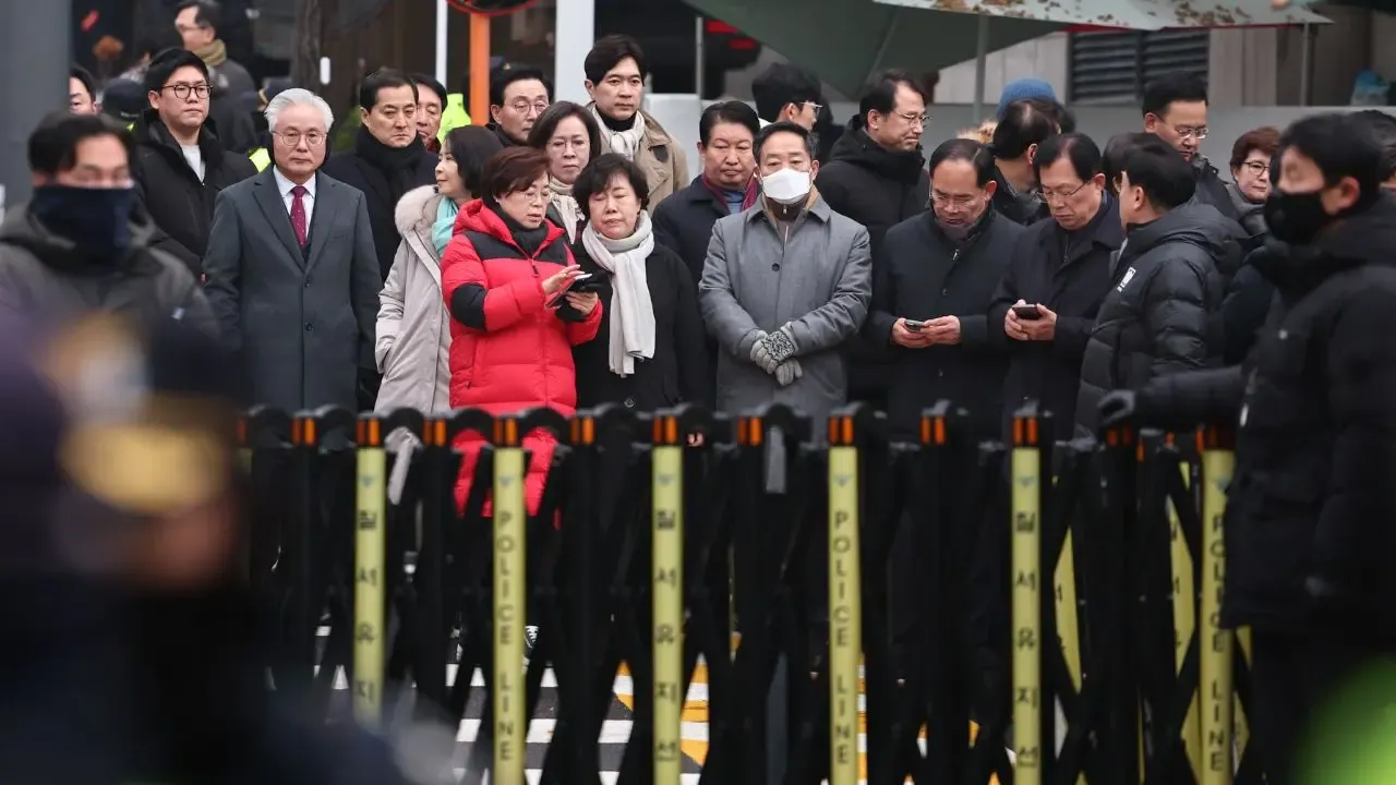 South Korea: Lawmakers from the Ruling Party Demonstrate Against Warrant for Yoon's Detention