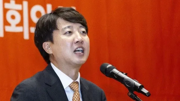 Did Special Counsel Raid Home of Minor Party Leader in Investigation of Former First Lady?