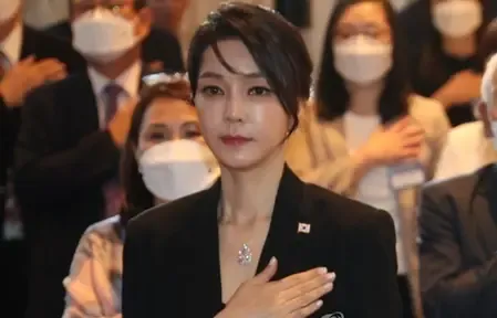 Should a Shaman Be Arrested in the South Korean Bribery Scandal Involving the Former First Lady?