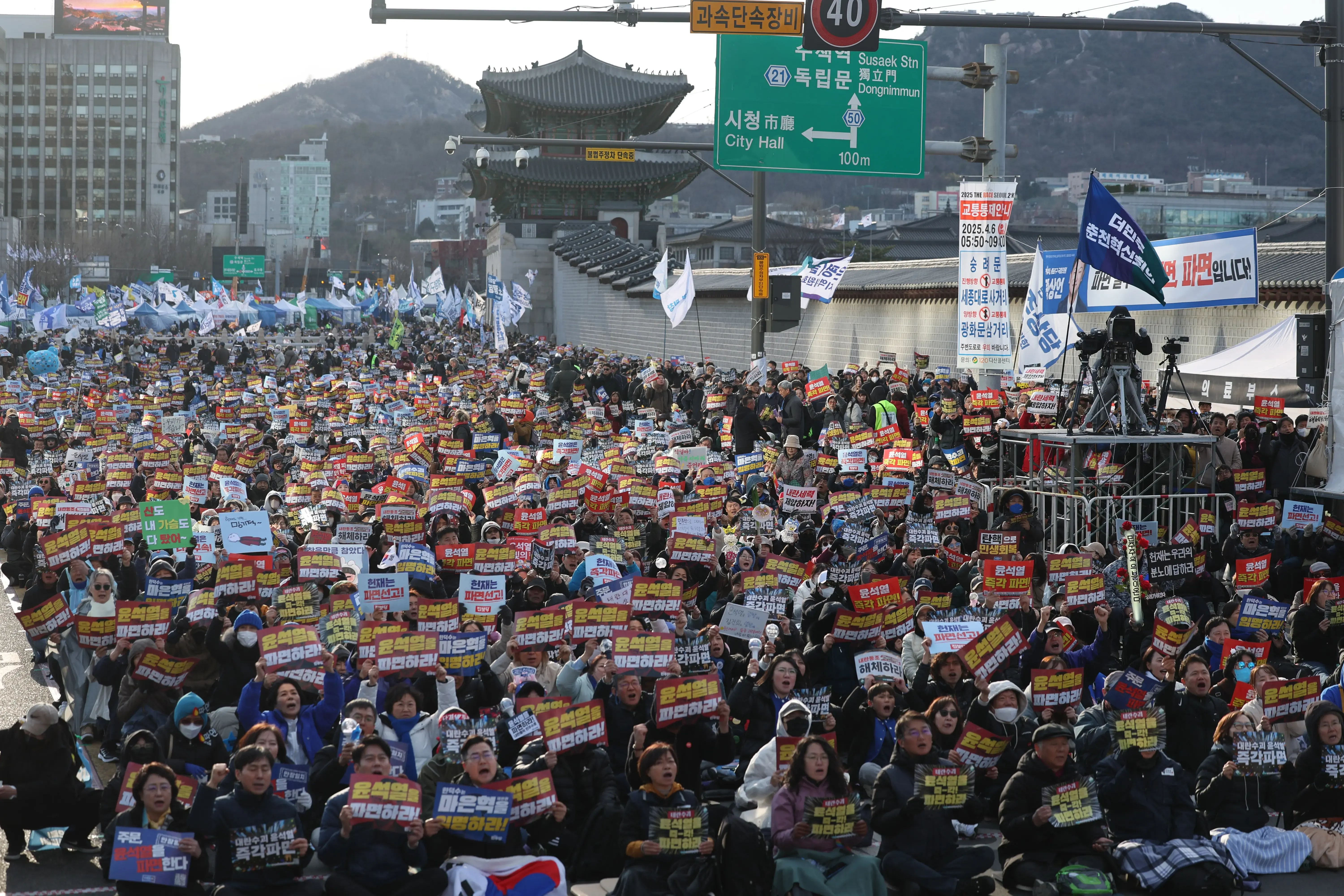 South Korea: Mass Protests in Seoul Over Yoon's Impeachment