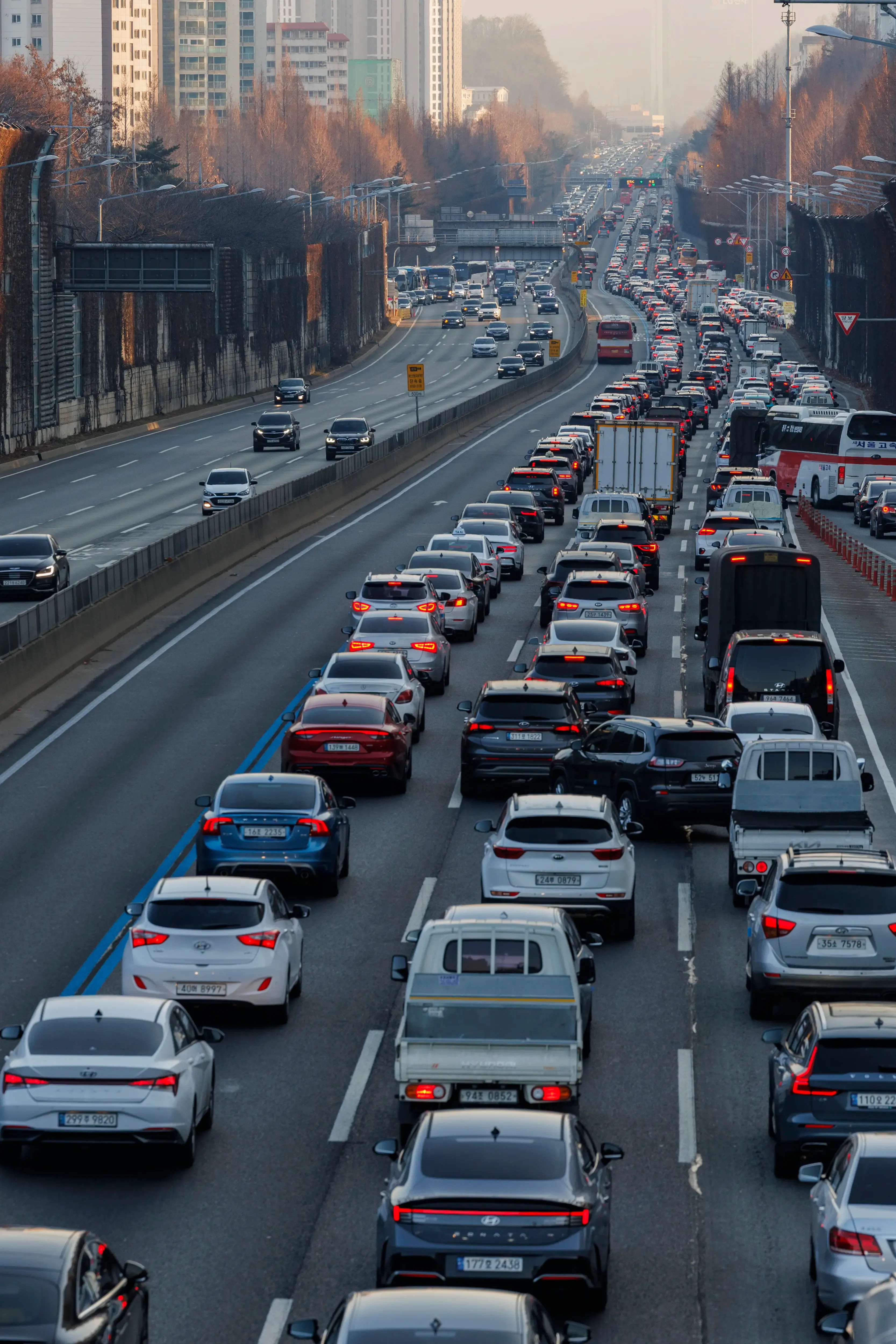 South Korea: Highway Traffic Surges on First Day of Extended Lunar New Year Celebration