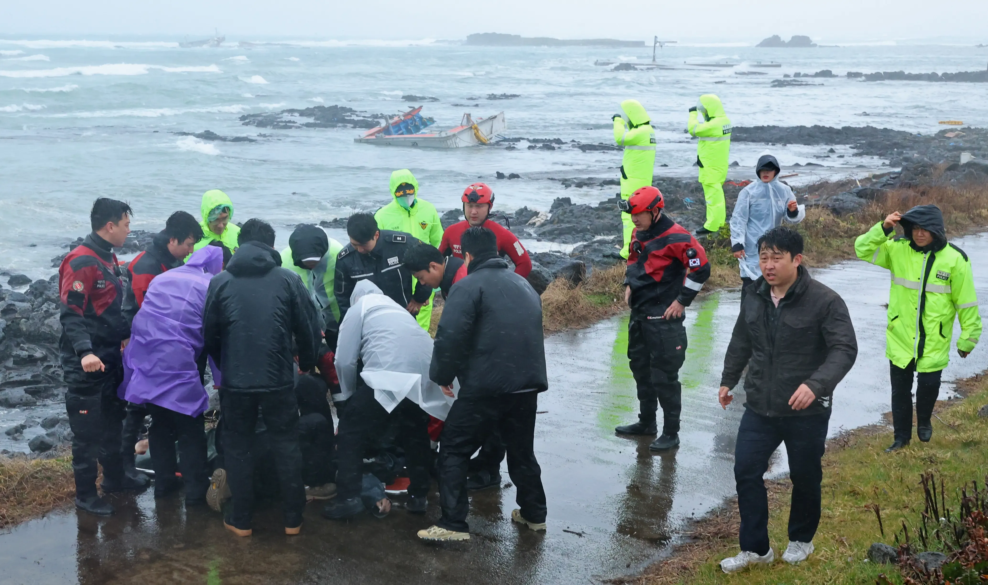 Tragic Incident: Two Fishing Boats Stranded Off Jeju, Resulting in Two Fatalities