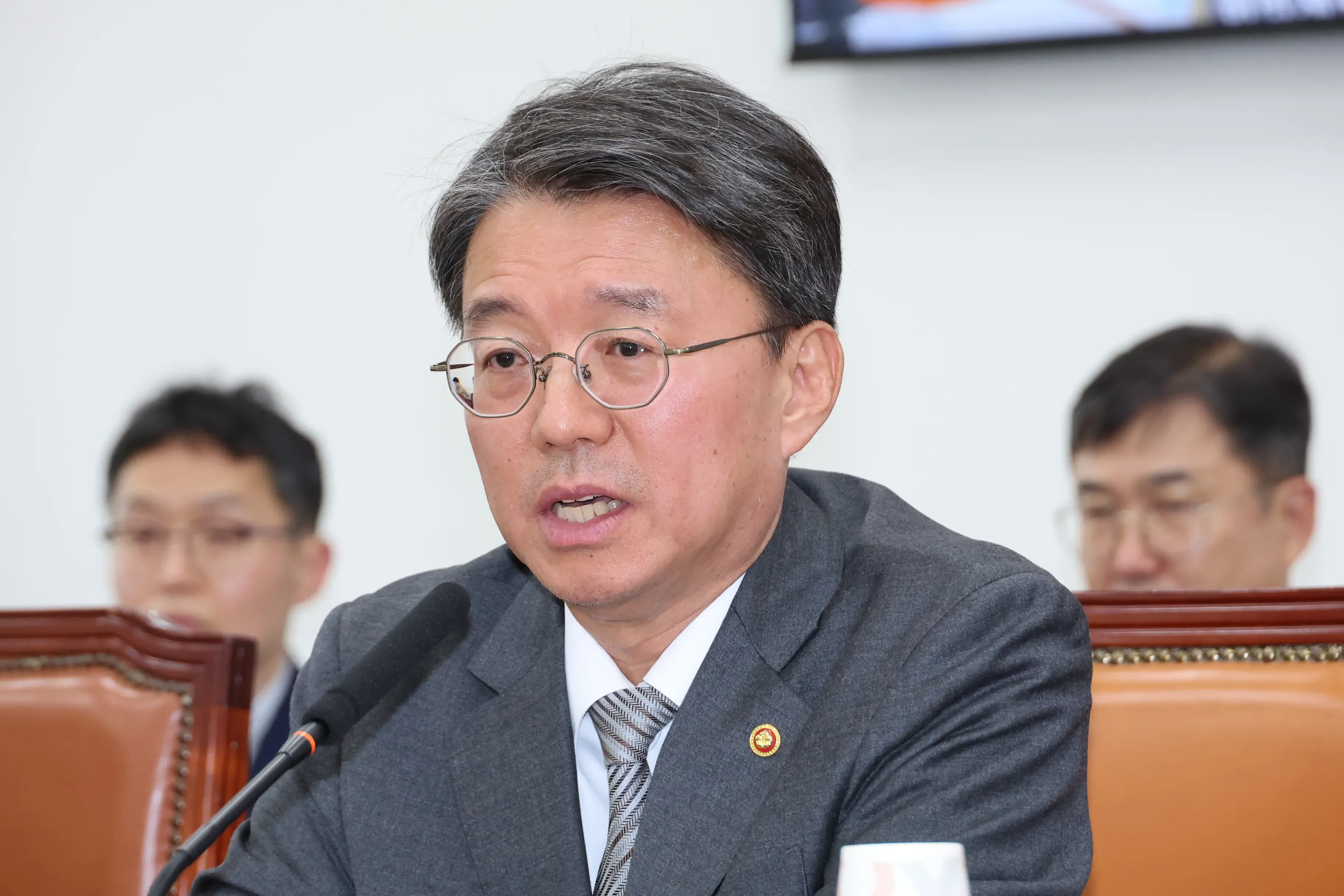 South Korean Constitutional Court Justices Examine Yoon's Impeachment Case with Careful Consideration