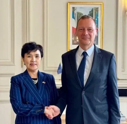 How is South Korean President Lee's special envoy enhancing ties with France?