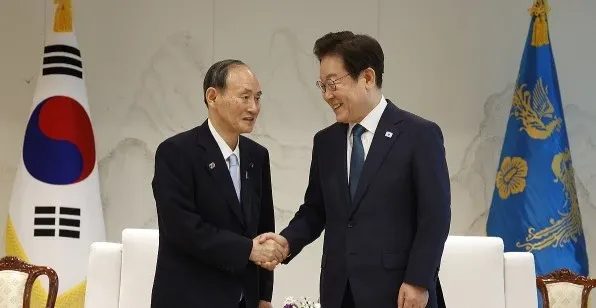 What Did South Korean President Discuss with Ex-Japanese PM Suga?