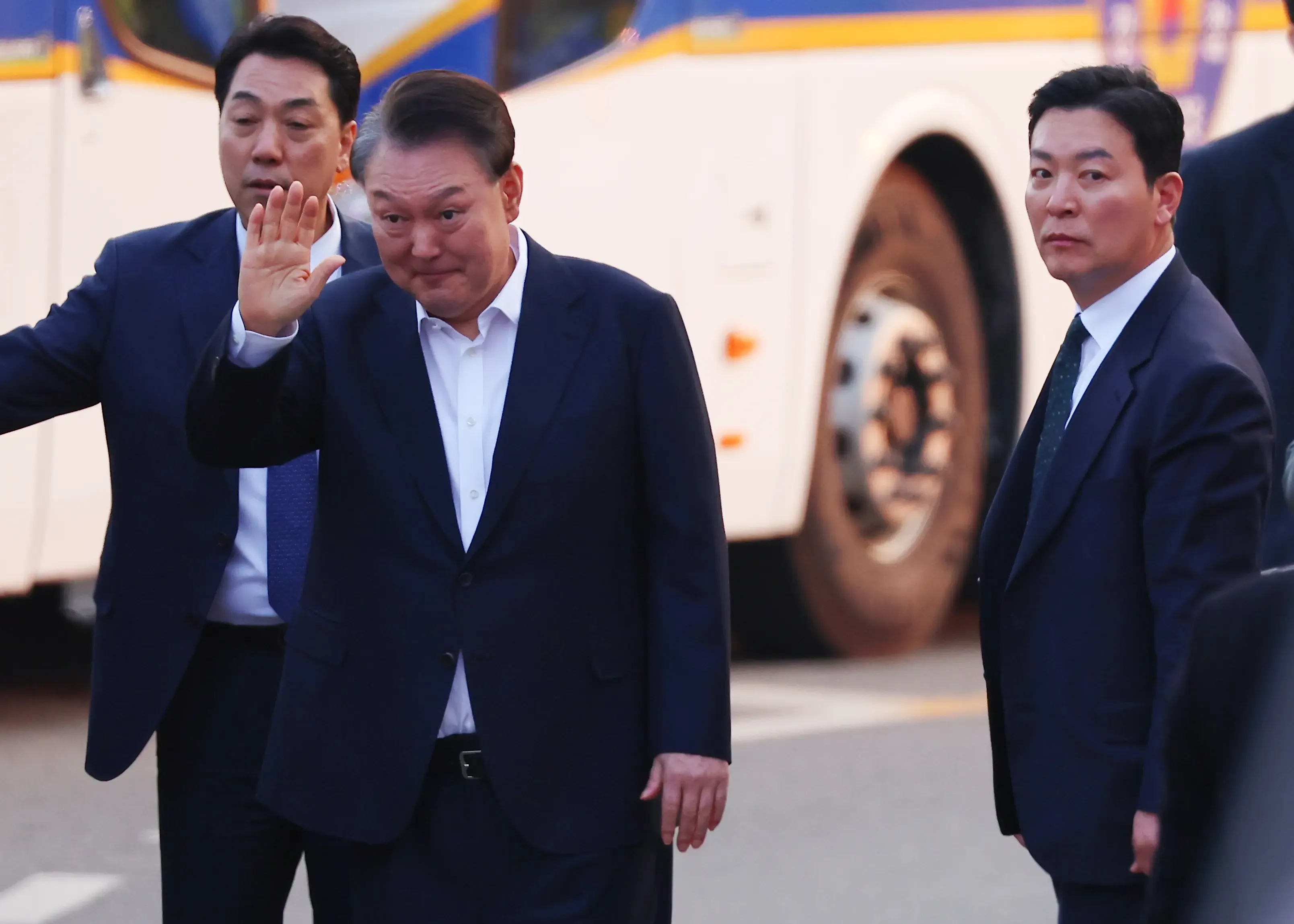 Arrest Warrants Pursued for Two Officials in South Korea Amid Impeachment Controversy