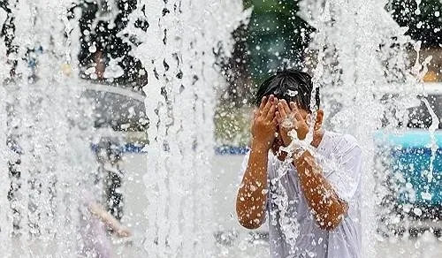 Did South Korea's daily maximum power demand reach a record high in July due to extreme heat?