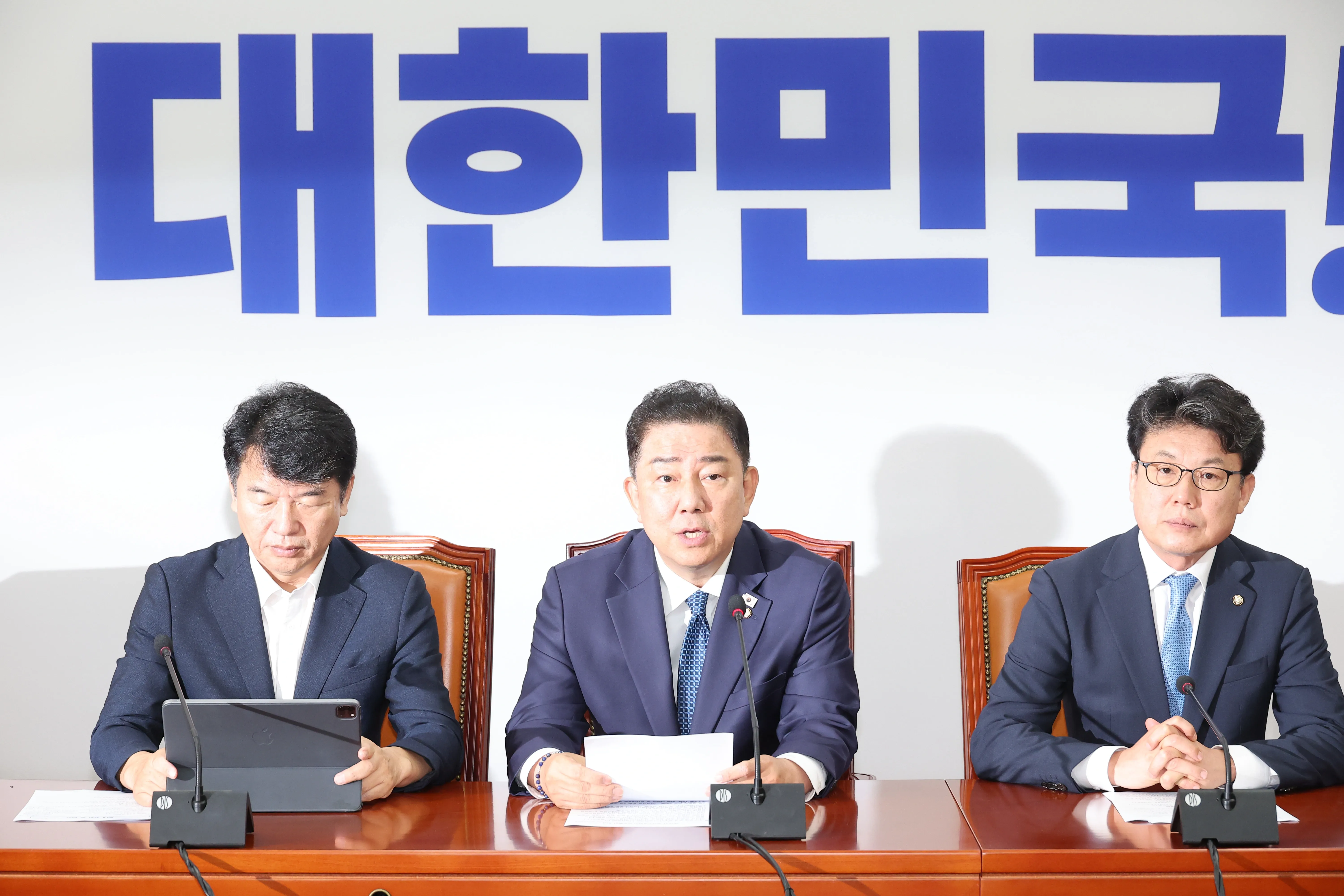 How Are South Korea's Rival Parties Reacting to the New Trade Deal with the US?